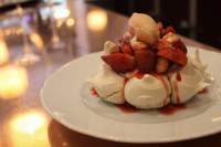 Pavlova Le Petit George Restaurant Rue Washington Paris 8